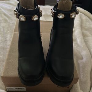 Steve Madden Amulet 

Black; Worn twice; like new